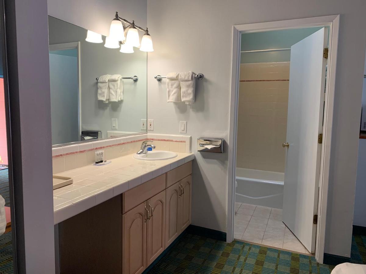 Butterfly Grove Inn Pacific Grove Extérieur photo