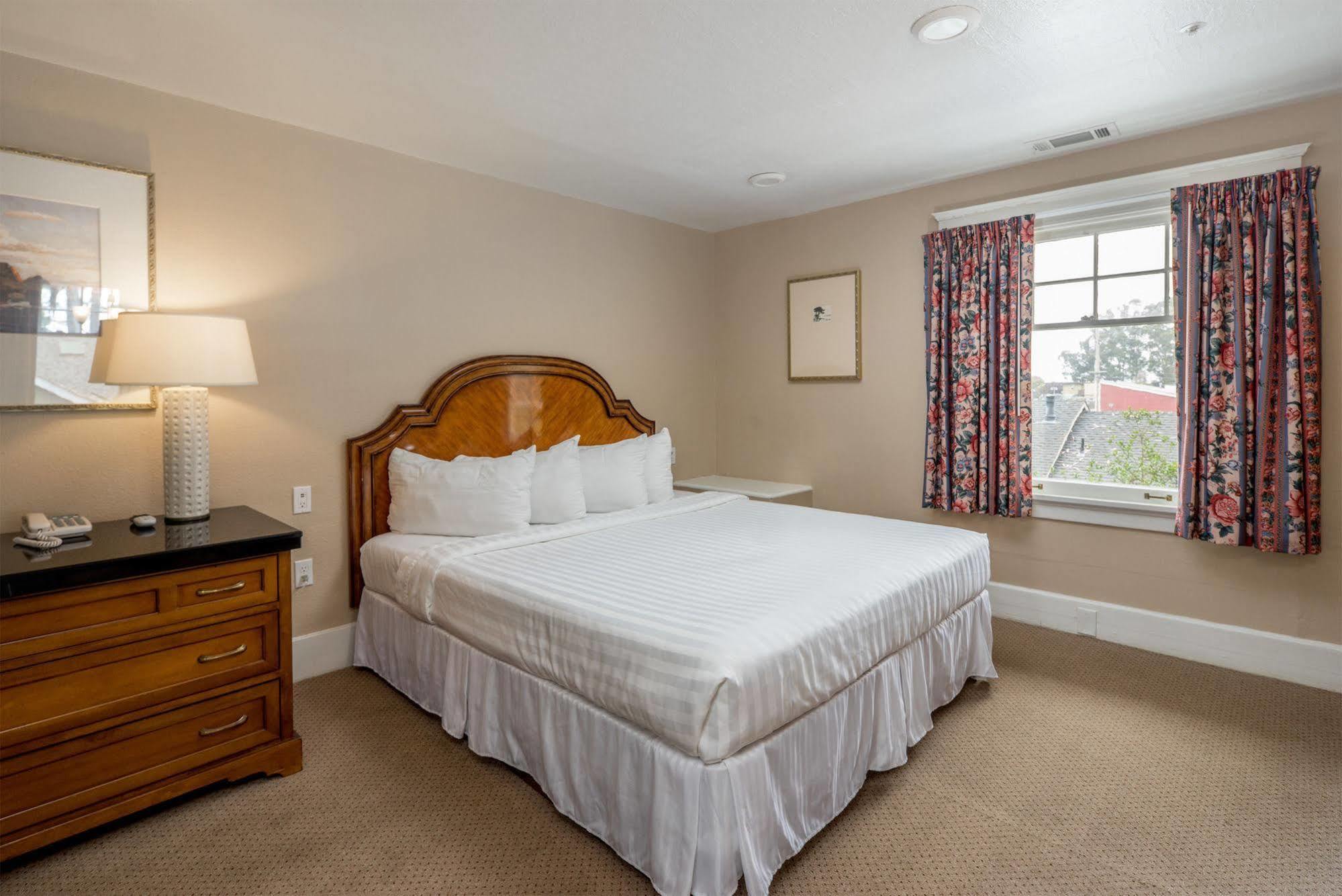 Butterfly Grove Inn Pacific Grove Extérieur photo