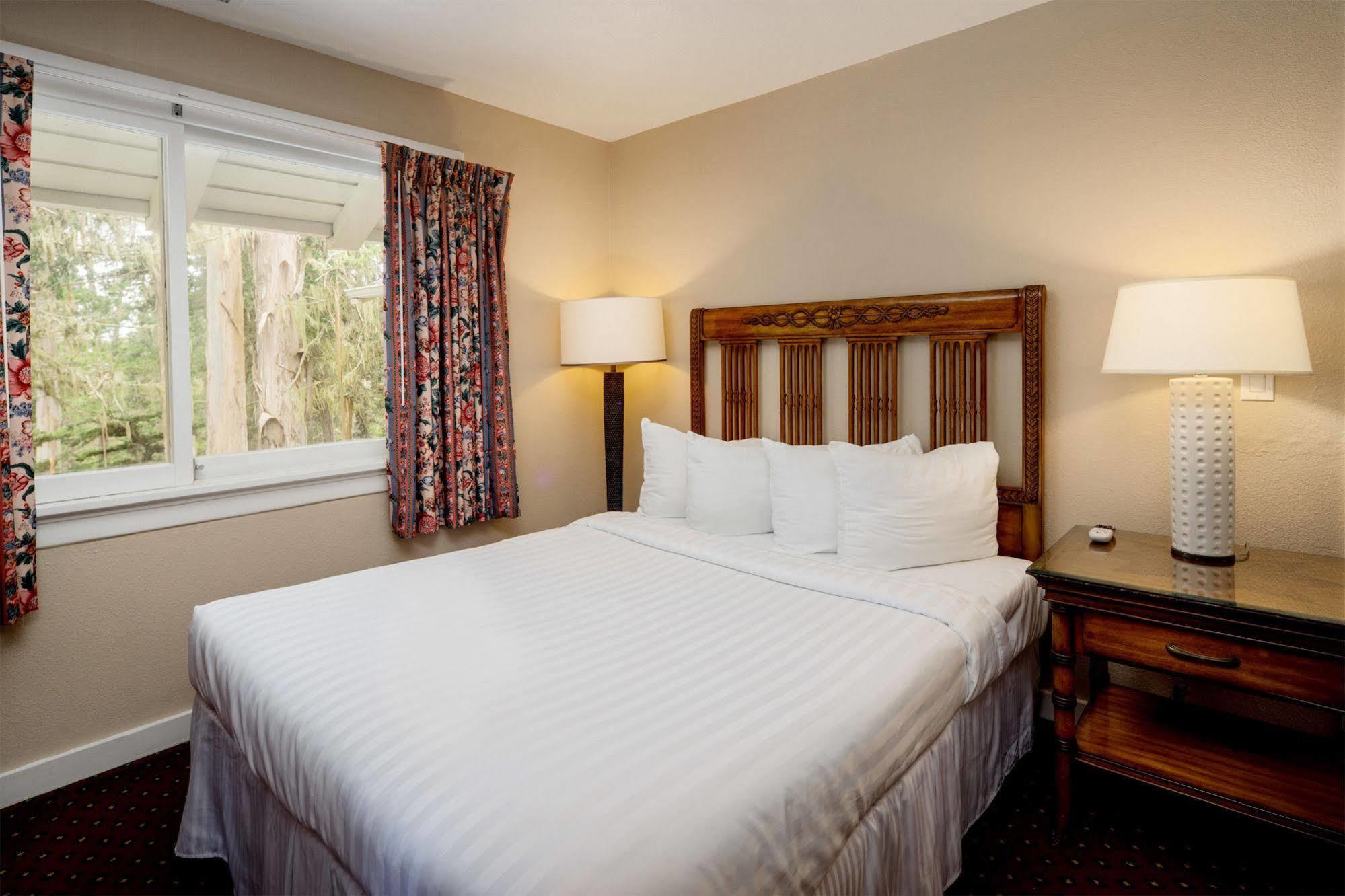 Butterfly Grove Inn Pacific Grove Extérieur photo