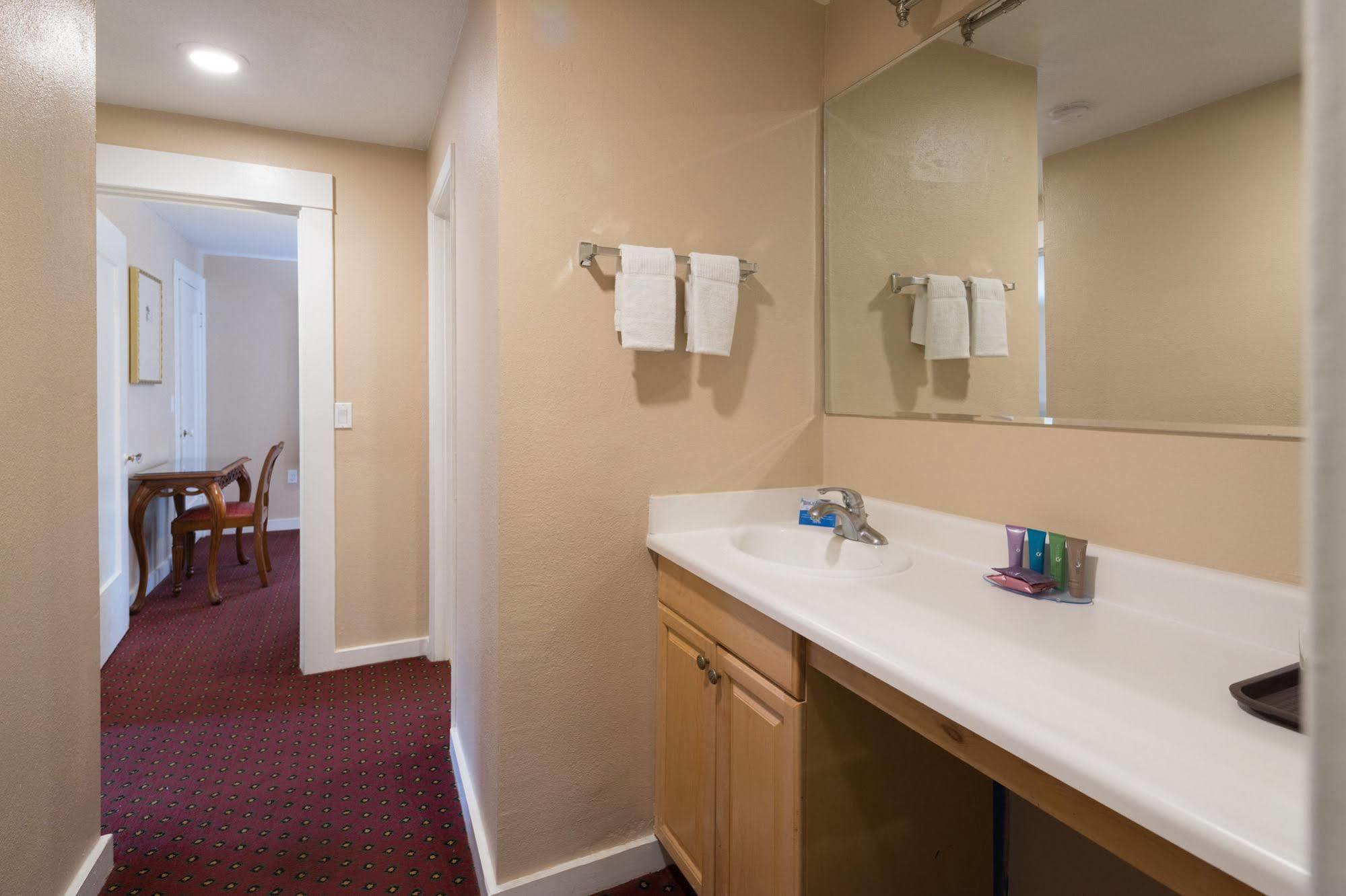 Butterfly Grove Inn Pacific Grove Extérieur photo